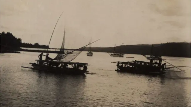 Kapal penangkap ikan di Selat antara Larantuka dengan Pulau Adonara.
