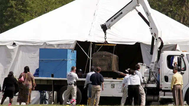 Corpojogo de roleta que ganha dinheiro de verdadeEmmett Till foi exumadojogo de roleta que ganha dinheiro de verdade2005 no Cemitério Burr Oakjogo de roleta que ganha dinheiro de verdadeAlsip, Illinois, June 1, 2005