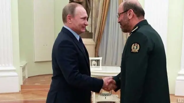 محمد دهقان مشاور نظامی آیت الله علی خامنه ای و ولادیمیر پوتین رئیس جمهور روسیه در ملاقاتی در مسکو پس از توافق اتمی برجام