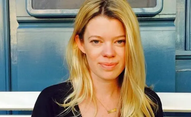 Eileen Carey cuando era rubia, antes de teñirse el pelo