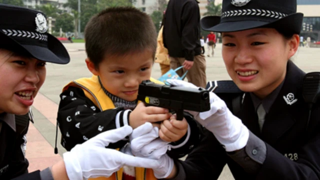Члени жіночого поліцейського патруля