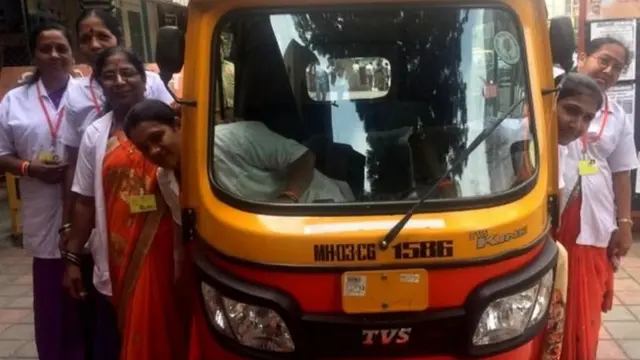 महिला ऑटो ड्राइवर