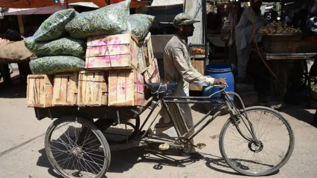 உலகின் வேகமாக வளர்ந்து வரும் நாடு என்ற பெயரை இழந்தது இந்தியா