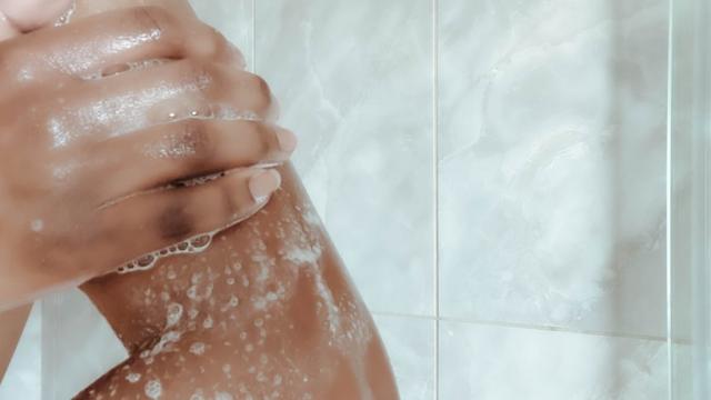 Как моются в душе М и Ж — Video | VK
