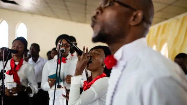 De nombreuses pratiques religieuses impliquent de chanter.