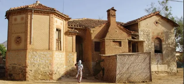 ኣብ ከረን ዝርከብ ጥንታዊ ህንጻ