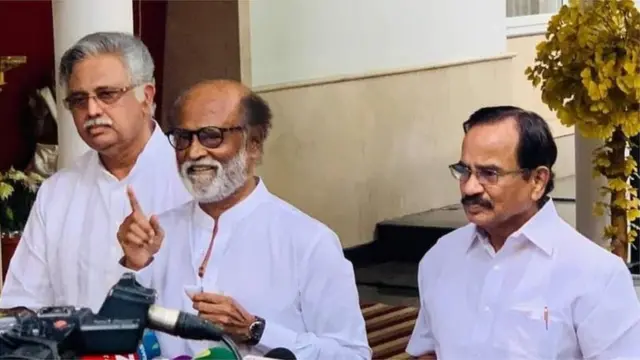 రజనీకాంత్ 2021 జనవరిలో పార్టీ పెడుతున్నట్లు ప్రకటించారు.