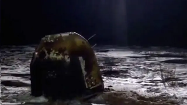 嫦娥五號返回器降落在雪原