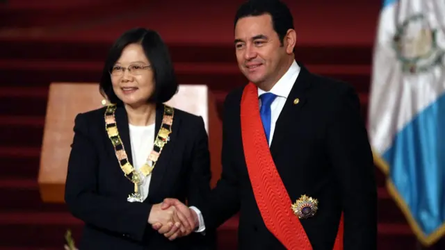 蔡英文表示愿续推动与危地马拉的合作。