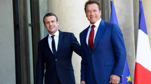 أرنولد شوارزنيغر والرئيس الفرنسي ماكرون