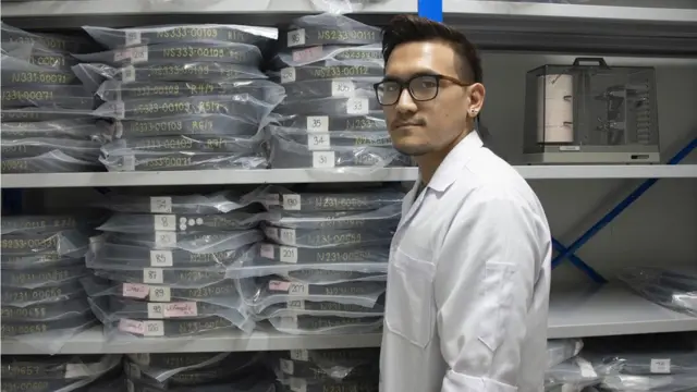 ธีทัต วิริยกิจจา นักอนุรักษ์ฟิล์มภาพยนตร์ ภายในห้องเย็นพิเศษที่สร้างไว้บนดาดฟ้าอาคาร