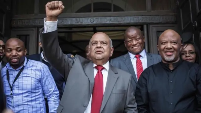 Bwana Gordhan alifutwa hali iliyozua kushuka kwa masoko ya hisa