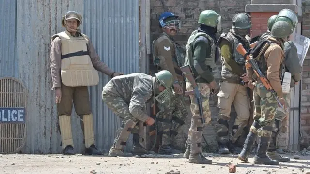 श्रीनगर में सुरक्षाकर्मी