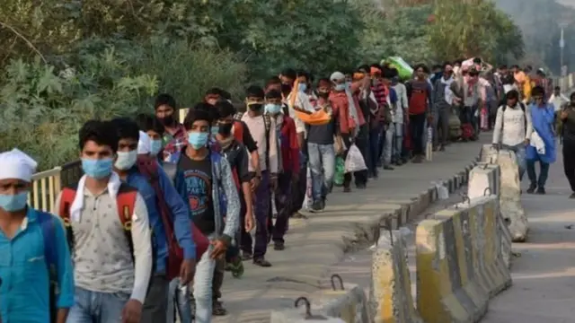 புலம்பெயர் தொழிலாளர்களுக்குத் தேவையான உதவிகளைச் செய்ய மத்திய அரசும் மாநில அரசுகளும் தவறிவிட்டதாக உச்சநீதிமன்றம் கூறியிருந்தது.