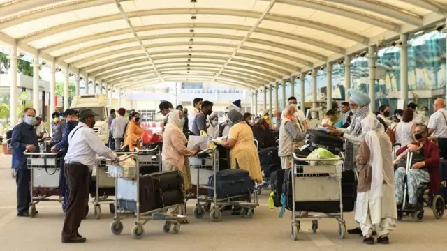 ప్రపంచవ్యాప్తంగా 49 కోట్ల ఈ-పాస్పోర్టులు వినియోగంలో ఉన్నట్లు ఓ అంచనా