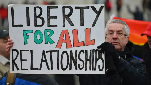 ปัจจุบัน มีประเทศที่เปิดให้จดทะเบียนสมรสระหว่างเพศเดียวกัน 22 ประเทศ ล่าสุด คือ ไต้หวัน และเยอรมนี ที่สภาฯ เพิ่งผ่านกฎหมายรับรองสิทธิการแต่งงานคนเพศเดียวกัน ส่วนการทะเบียนคู่ชีวิตมี 27 ประเทศ ความพยายามของไทยอยู่ในประเภทหลัง