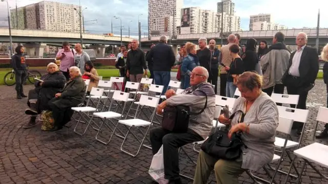 Местная жительница на встрече с кандидатом Гудковым