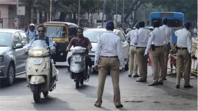হেলমেট পড়তে বাধ্য করতে অভিযান চালিয়েও তা বন্ধ করতে হয়েছে