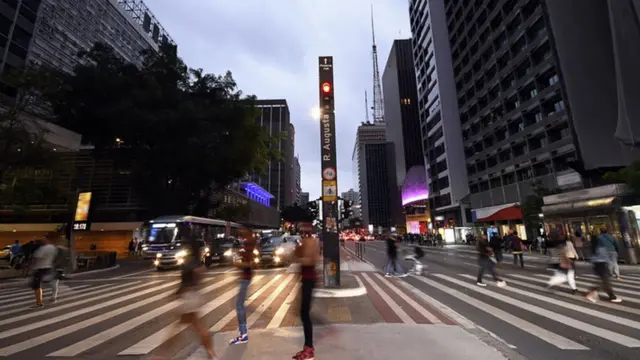 Pessoas na avenida Paulista