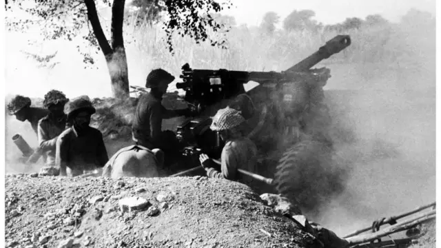 দুদেশের সম্পর্কে ১৯৭১ সালের যুদ্ধের ক্ষত এখনো বড় কাঁটা হয়ে আছে।