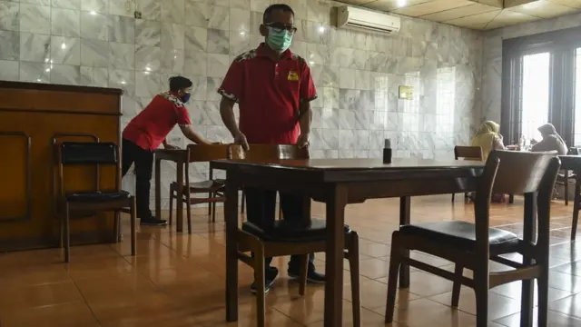 Pegawai Rumah Makan di Rawamangun