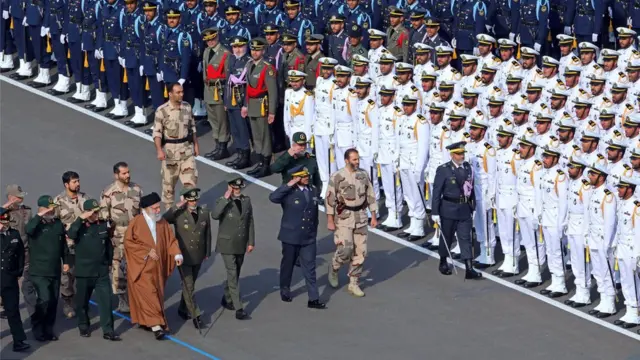 خامنه‌ای در دانشکده افسری