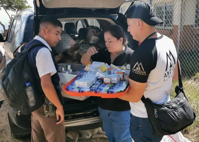 Miembros de Antigua al Rescate durante una jornada médica en La Palmilla, Chiquimula, Guatemala.