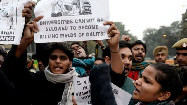 रोहित वेमुला की मौत के बाद प्रदर्शन