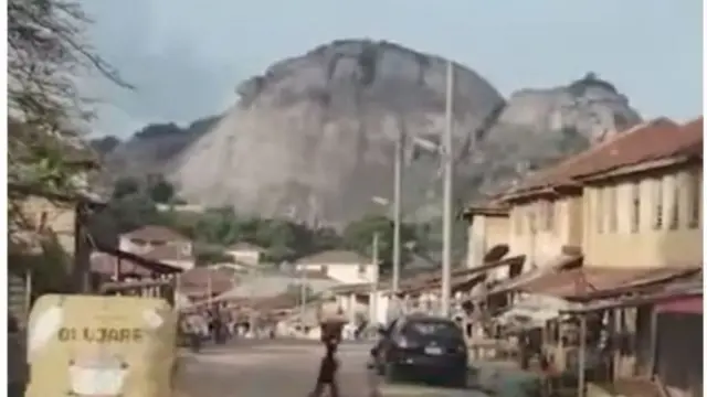 Di mountain di cows dem climb