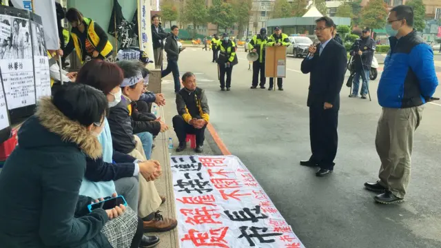 台湾劳工团体认为,台湾劳资双方的地位并不平等。