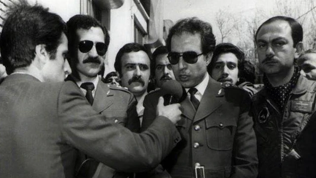 سرهنگ جواد فکوری، فرمانده نیروی هوایی و وزیر دفاع در حال مصاحبه پس از عملیات اچ-۳