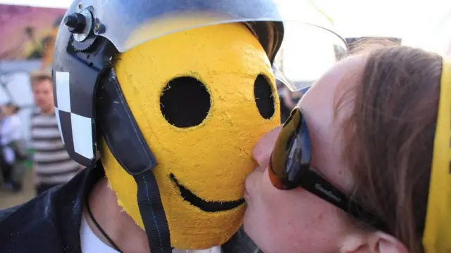 Üzləri ətraflı şəkildə xatırlamaqda çətinlik çəkirik