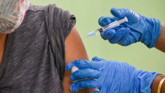 कोरोना, लस