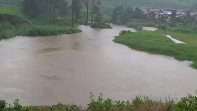 இலங்கையில் மழை வெள்ளம்: ஏழு பேர் பலி, மீட்புப் பணிகளில் முப்படையினர்