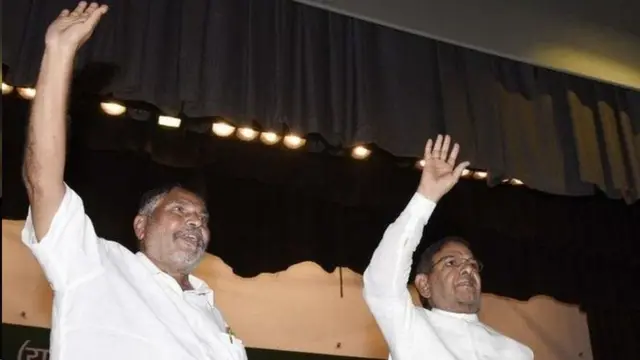 જેડીયુના તત્કાલીન તેના શરદ યાદવ સાથે છોટુભાઈ વસાવાની તસવીર