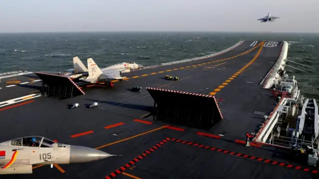 2018年南海军演辽宁号航母