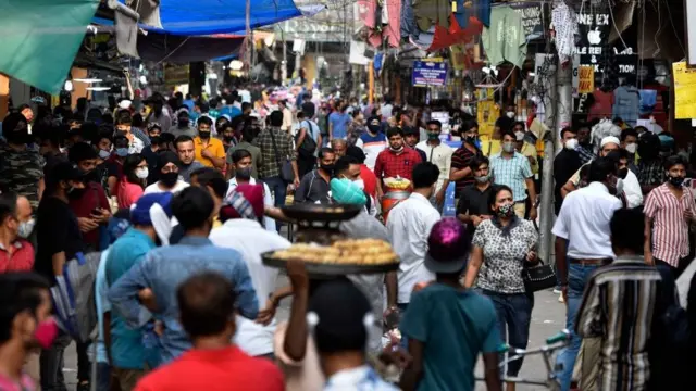 बाज़ार में भीड़