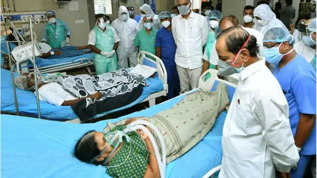 తెలంగాణ ముఖ్యమంత్రి కె.చంద్రశేఖర్ రావు బుధవారం గాంధీ హాస్పిటల్‌ను సందర్శించారు.