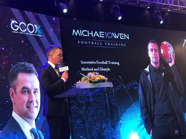 Cựu tiền đạo Michael Owen trong chuyến viếng thăm Việt Nam lần đầu tiên hôm 13/8/2018