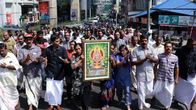 இந்துத்துவர்கள் போராட்டம்