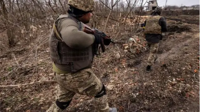 اوکرایین ولسمشر وايي، د دوی ځواکونه هم ډېره توجه د هېواد ختیځ ته اړوي.