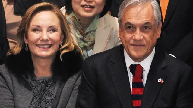 La esposa de Piñera, una de las personas con mejor imagen de su entorno, salió a defender a su marido.