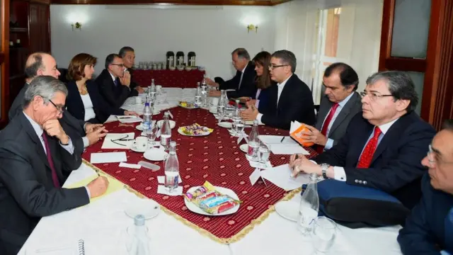 Representantes del gobierno y del Centro Democrático.