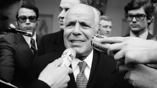 الرئيس الراحل حبيب بورقيبة في باريس 1974