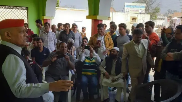 अमानतुल्लाह ख़ान के परिजन