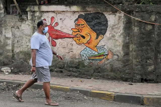 মুম্বাইয়ের রাস্তায় সচেতনতামুলক একটি দেয়াল লিখন