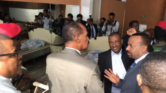 ፕረዚደንት ኢሳይያስ ኣፈወርቂ ኣብ ኤምባሲ ኤርትራ ዝነበረ ንብረት እናተረከበ