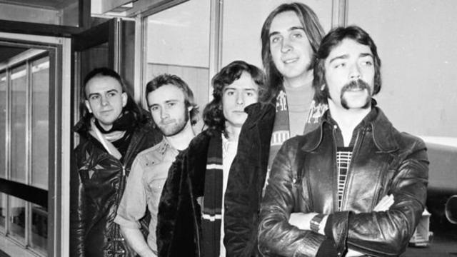 Em turnê com a banda Genesis, pouco antes da saída de Peter Gabriel