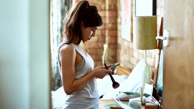 غالبا ما تقودنا مهمة واحدة سريعة على الهاتف المحمول إلى دوامة رقمية يمكن أن تستهلك وقتنا وتزيد من عبئنا العقلي.