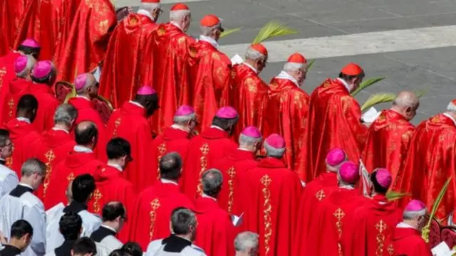 La décision du pape est floue sur les mesures à prendre pour protéger les lanceurs d'alerte de toute rétorsion.